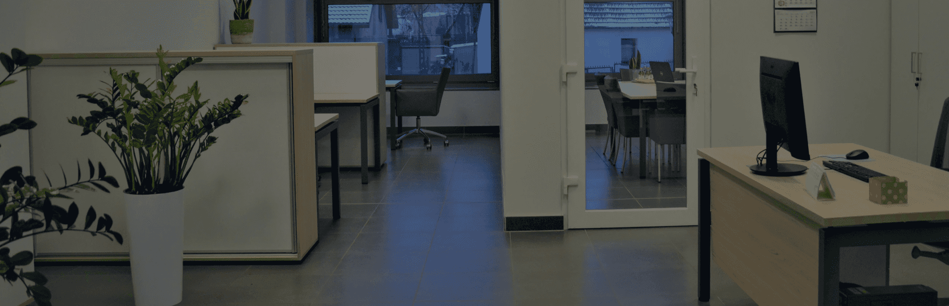 Zdjęcie przedstawiające biuro od wewnątrz